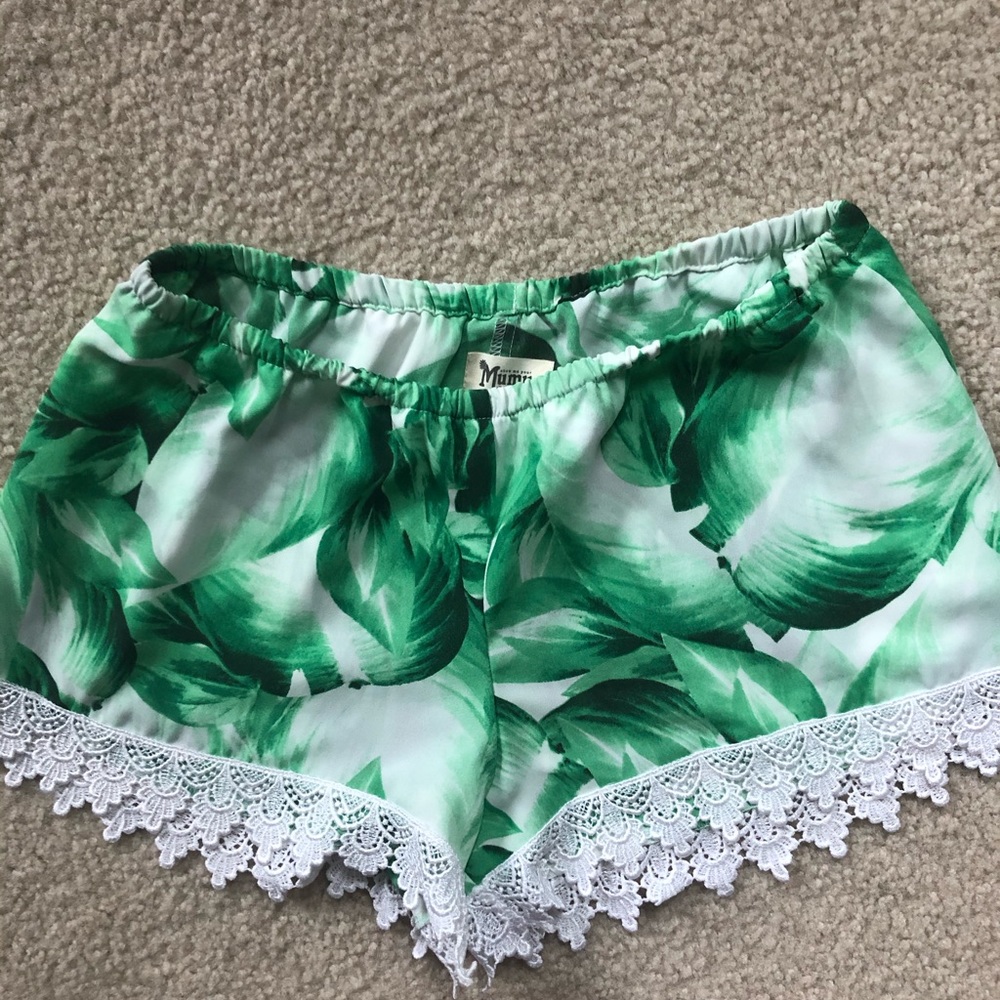 NWOT Show Me Your Mumu shorts